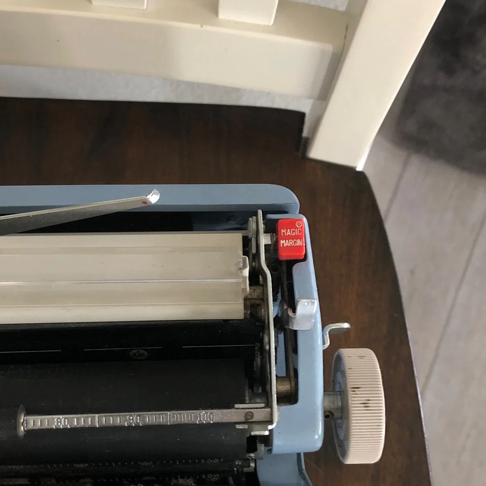 1961 Royal Typewriter Futura 800